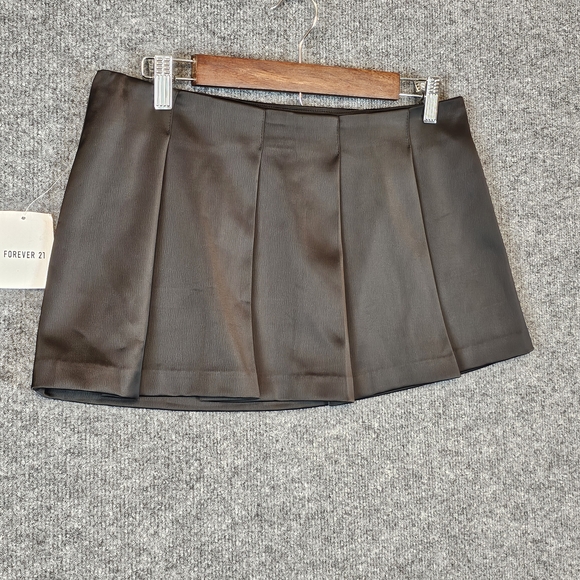 Forever 21 Charcoal Pleated Skirt‎ - Picture 2 of 8